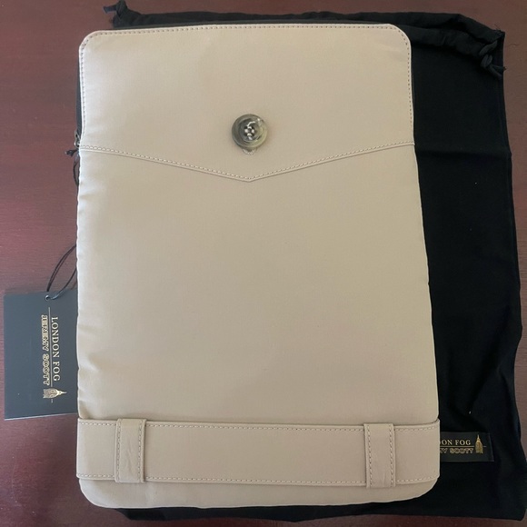 Jeremy Scott London Fog - Trench Laptop Case - Picture 5 of 9